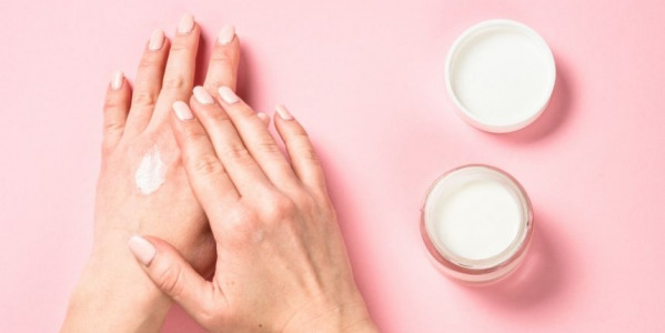 4 tips para reparar tus manos secas o agrietadas