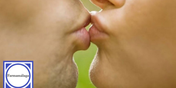 ¿Sabes qué es la enfermedad del beso?